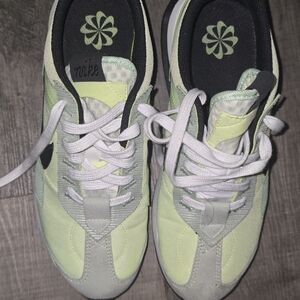 Nike Women's Pale Green and White Athletic Sneakers Size 8